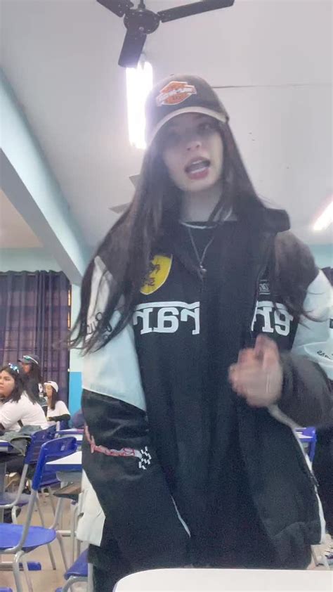 jullia bates|jullia bates (@julliabates) começou uma LIVE .